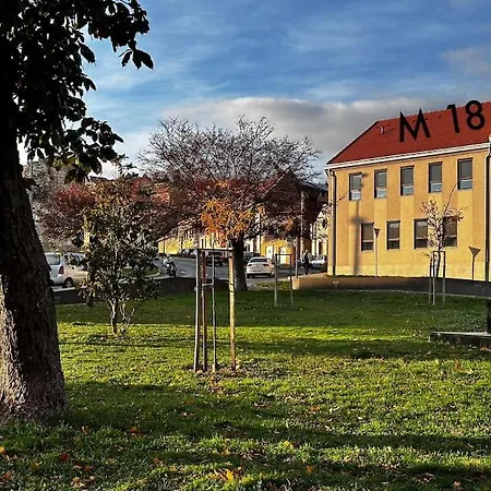 M18 - Csak Egy Lepes A Toertenelmi Belvaros - Free Parking Apartment Pécs