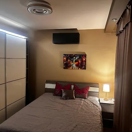 M18 - Csak Egy Lepes A Toertenelmi Belvaros - Free Parking Apartment