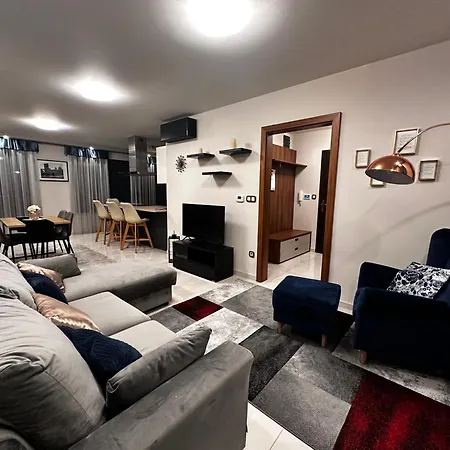 Apartment M18 - Csak Egy Lepes A Toertenelmi Belvaros - Free Parking Pecs