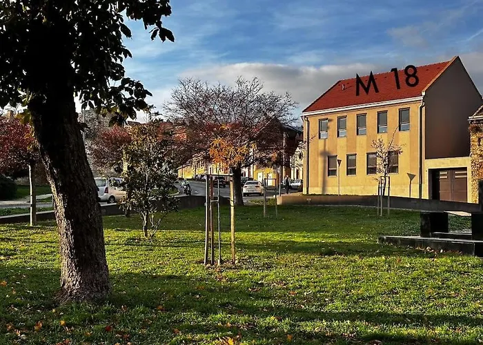 M18 - Csak Egy Lepes A Toertenelmi Belvaros - Free Parking Apartament Pécs